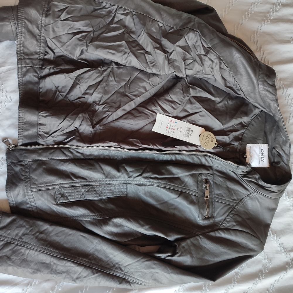 New leather jacket - Picture 2 of 3